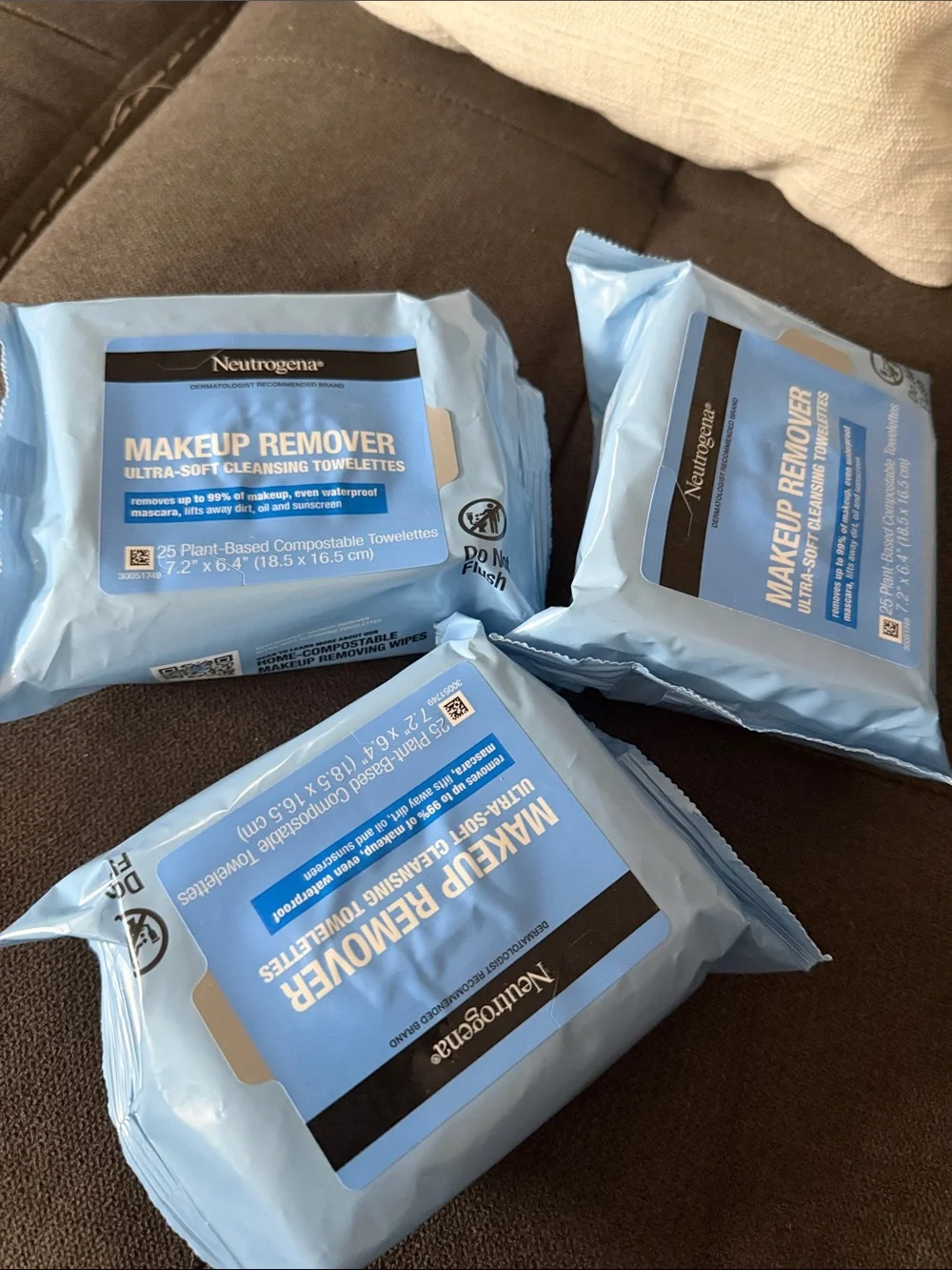 Neutrogena Light Blue Makeup Remover Ultra-Soft Cleansing Towelettes